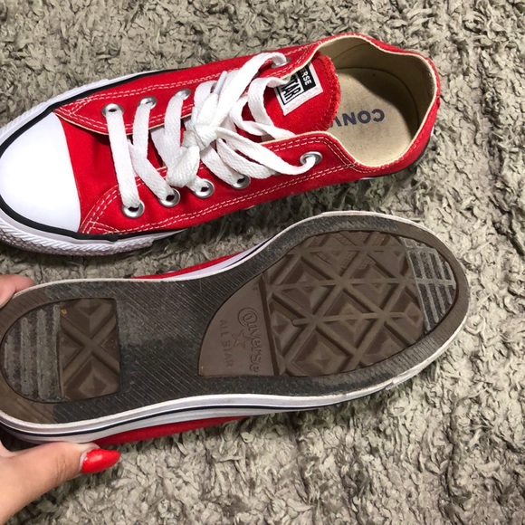 Red converse - Picture 2 of 2